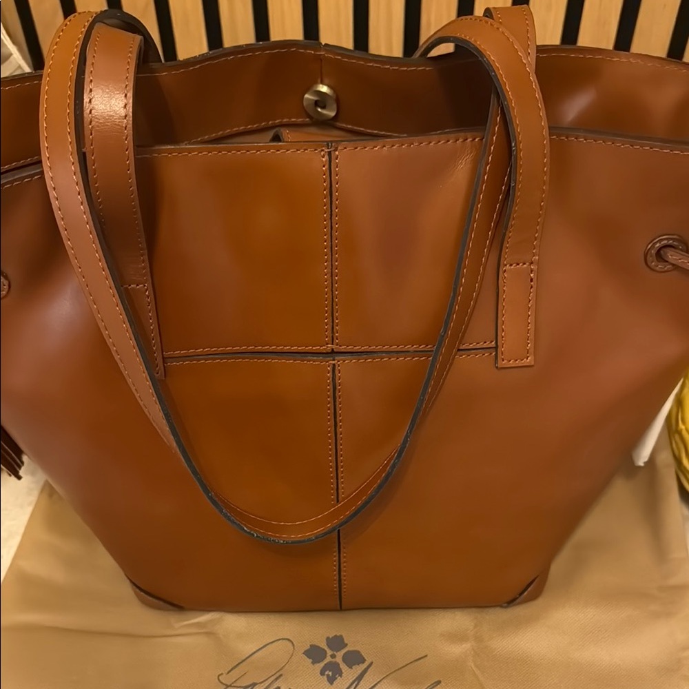 Patricia Nash Brown Leather Tote with Structured Design - Picture 3 of 4